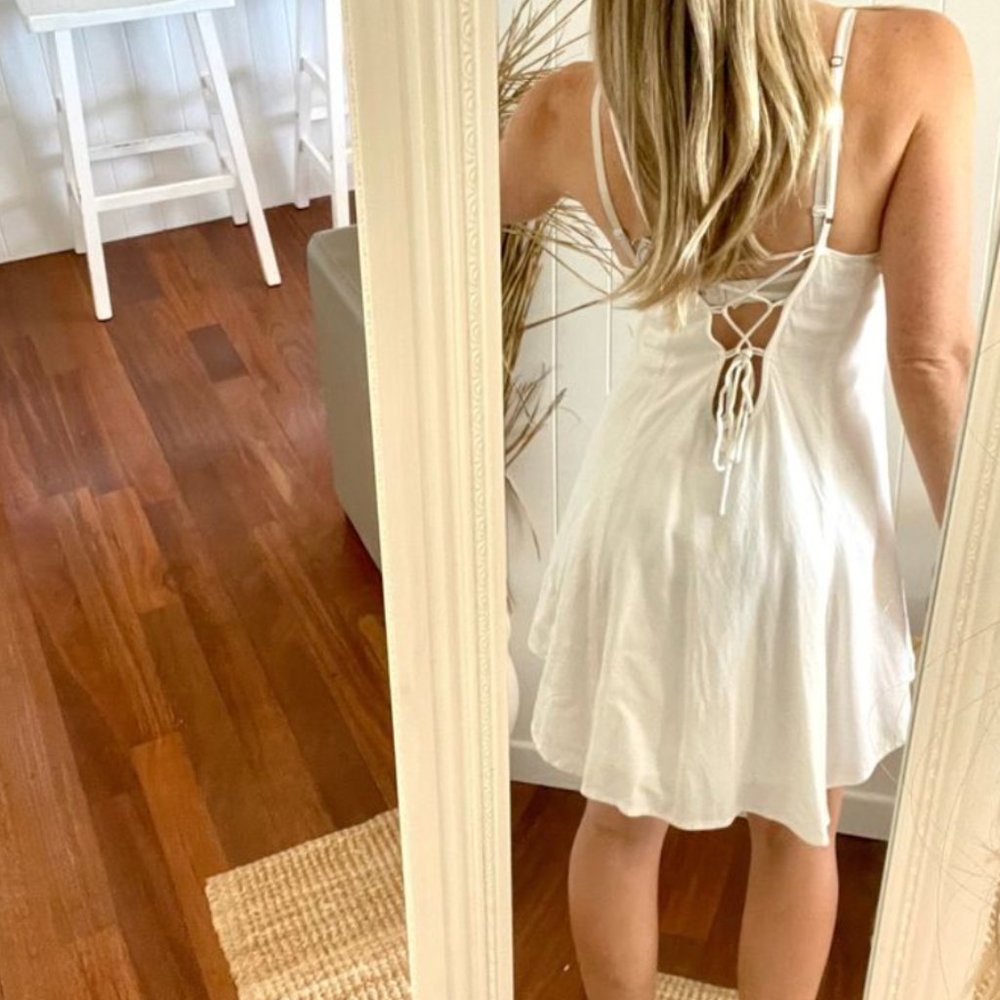 XS ROWIE THE LABEL White cross over back lined mini dress beach - Picture 3 of 8